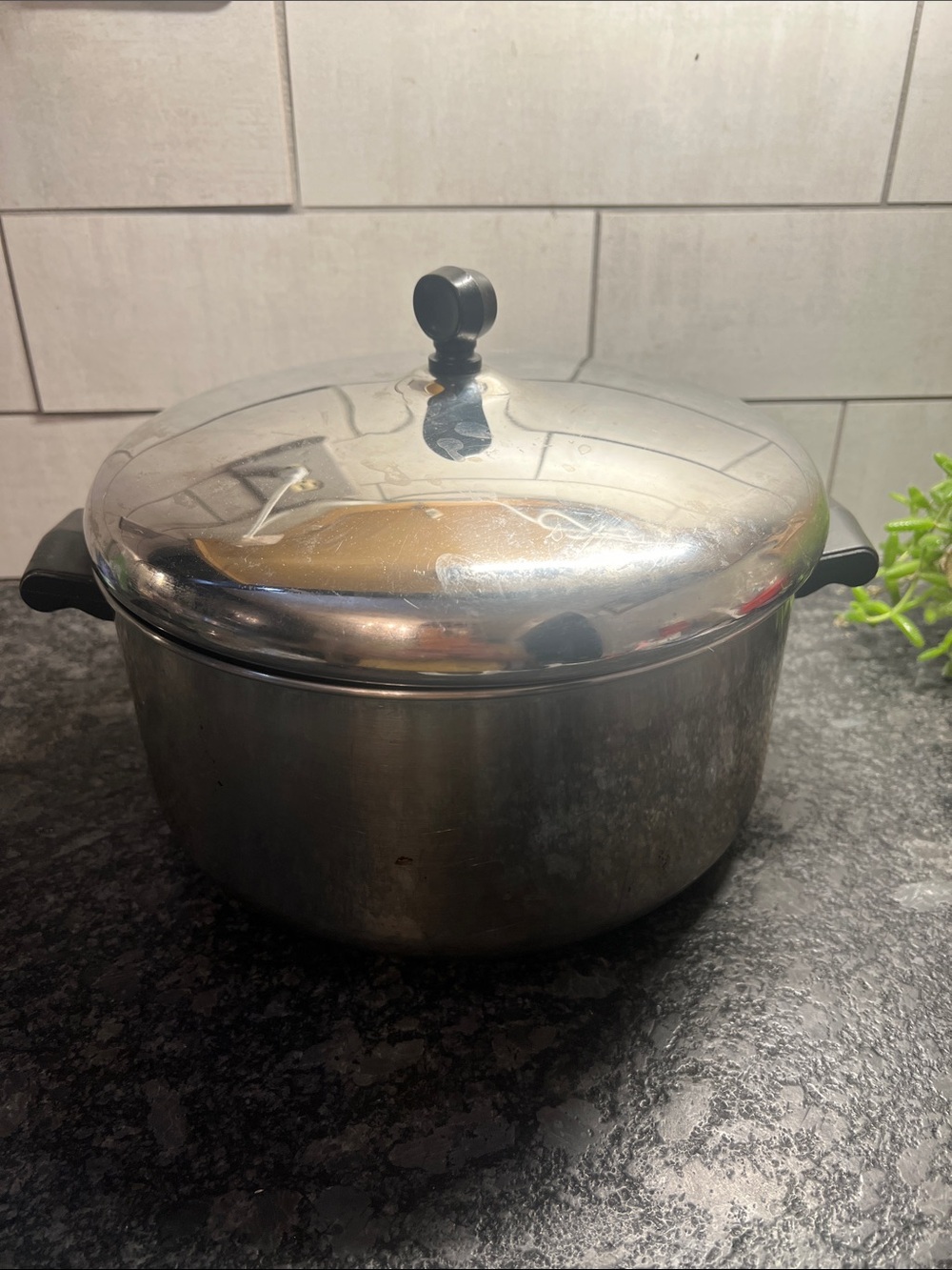 Farberware 6 qt stainless  Steel Covered Stockpot with Black Side Handles